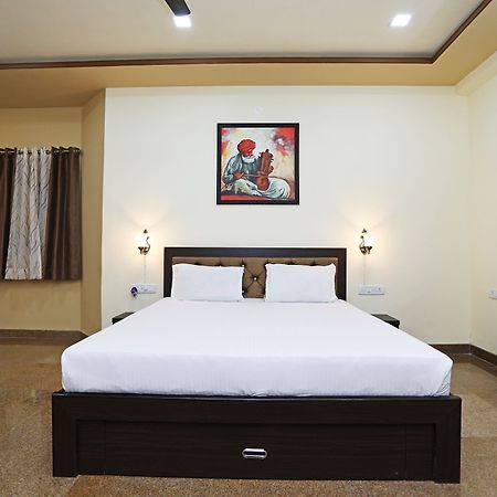 Oyo 9428 Hill View Room Goverdhan Vilas อุเดเปอร์ ภายนอก รูปภาพ