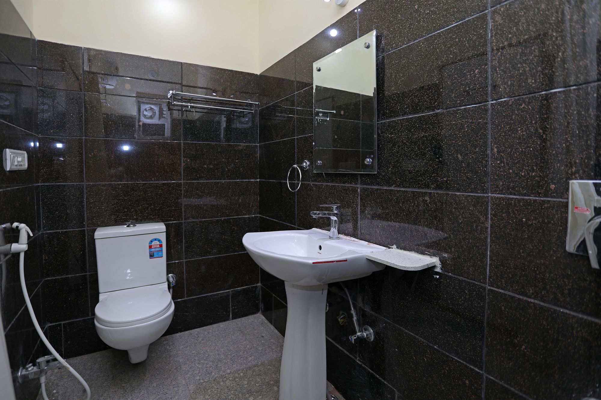 Oyo 9428 Hill View Room Goverdhan Vilas อุเดเปอร์ ภายนอก รูปภาพ