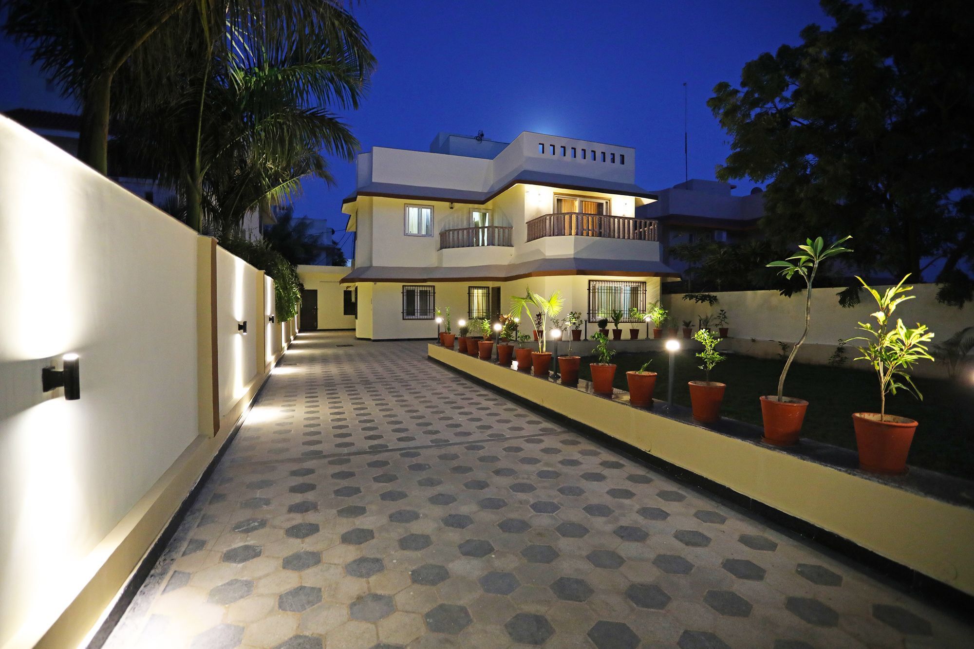 Oyo 9428 Hill View Room Goverdhan Vilas อุเดเปอร์ ภายนอก รูปภาพ