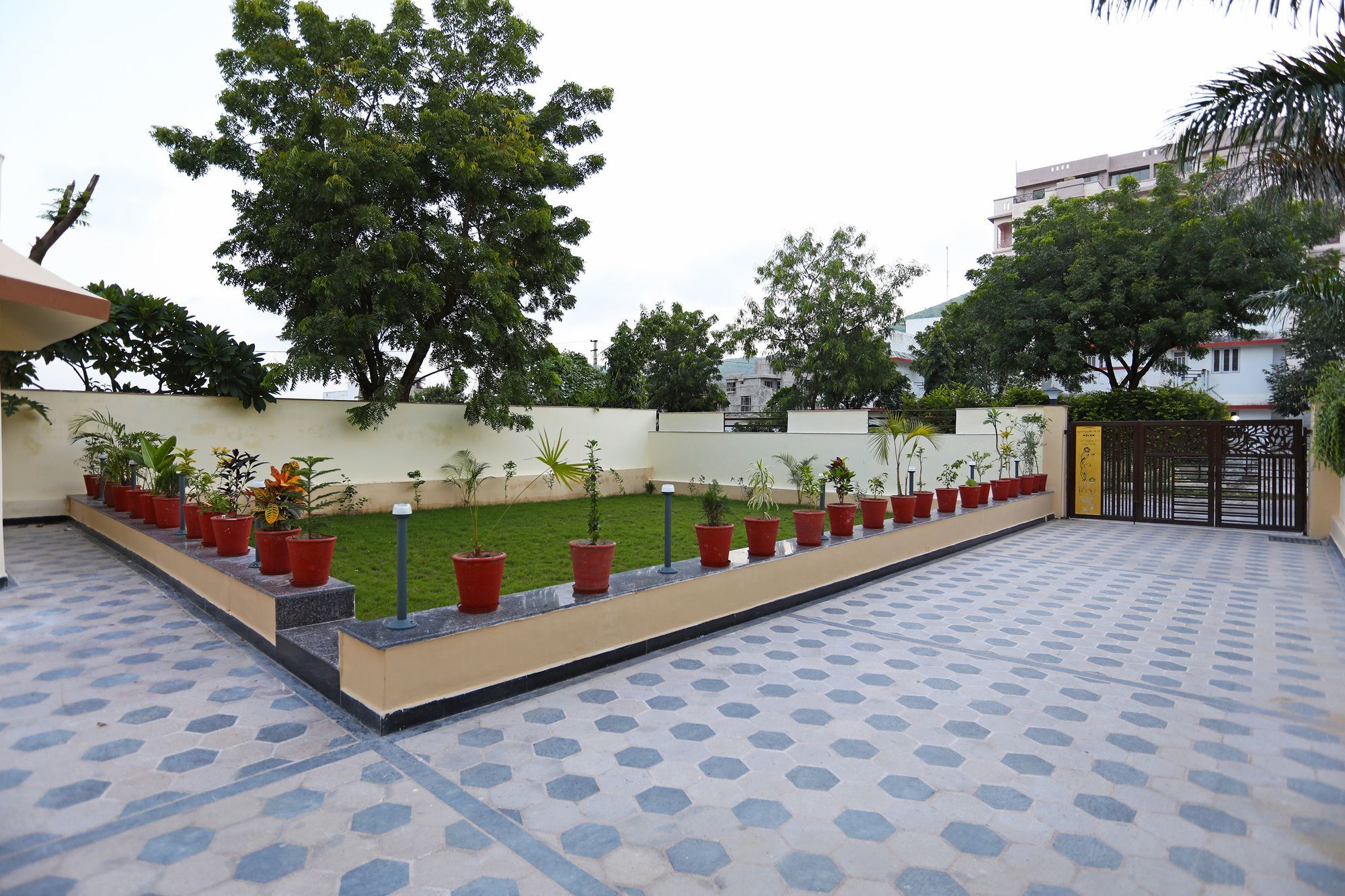 Oyo 9428 Hill View Room Goverdhan Vilas อุเดเปอร์ ภายนอก รูปภาพ