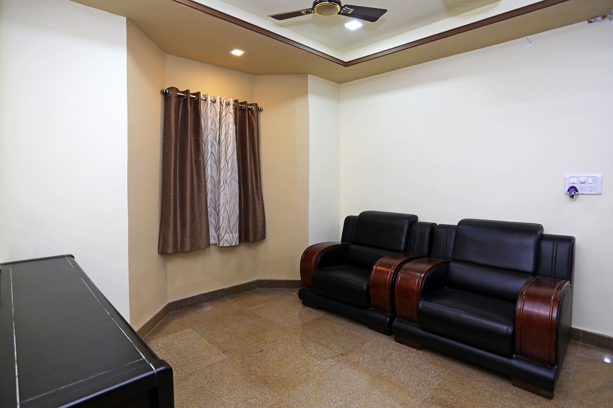 Oyo 9428 Hill View Room Goverdhan Vilas อุเดเปอร์ ภายนอก รูปภาพ