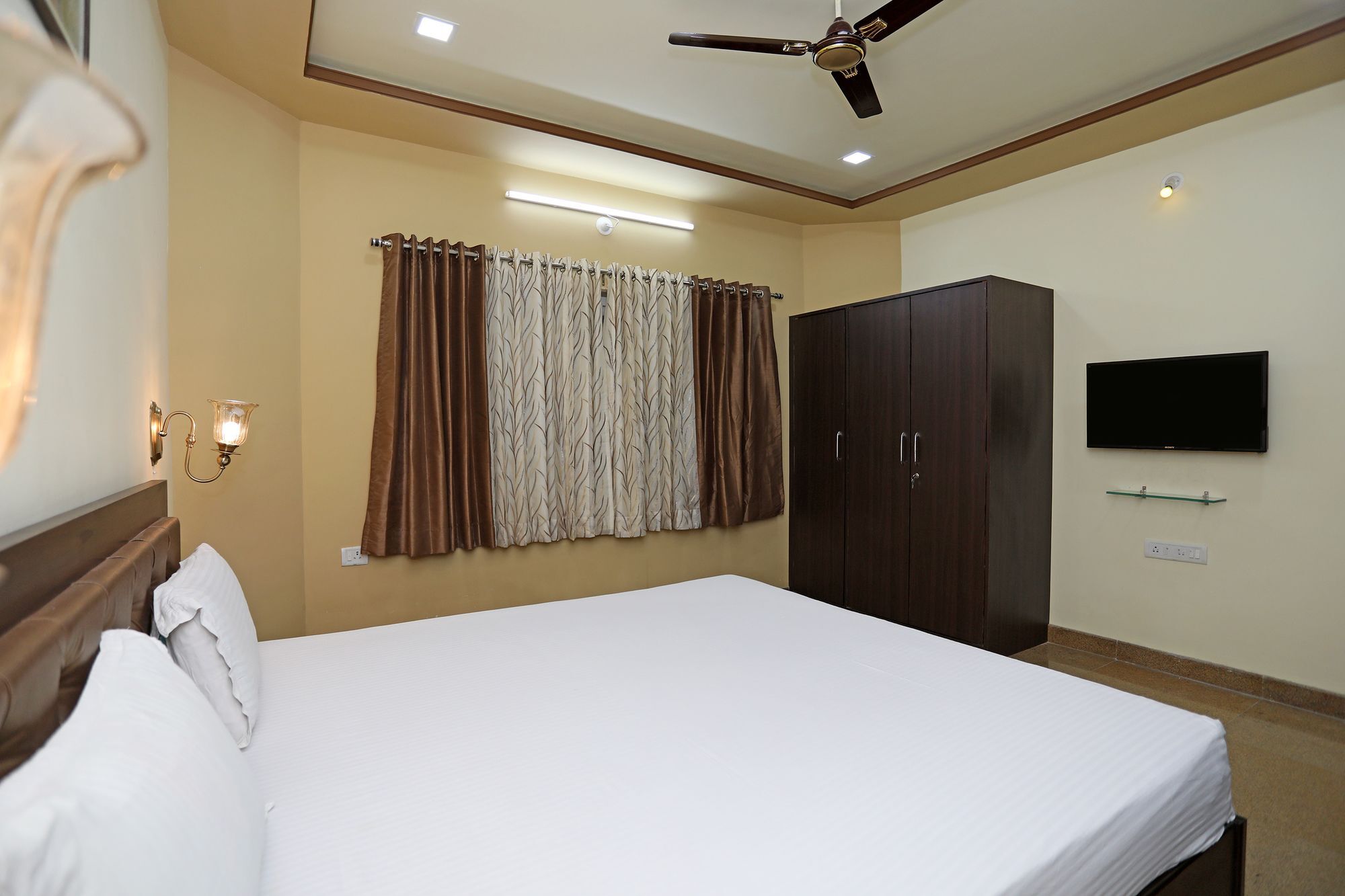 Oyo 9428 Hill View Room Goverdhan Vilas อุเดเปอร์ ภายนอก รูปภาพ