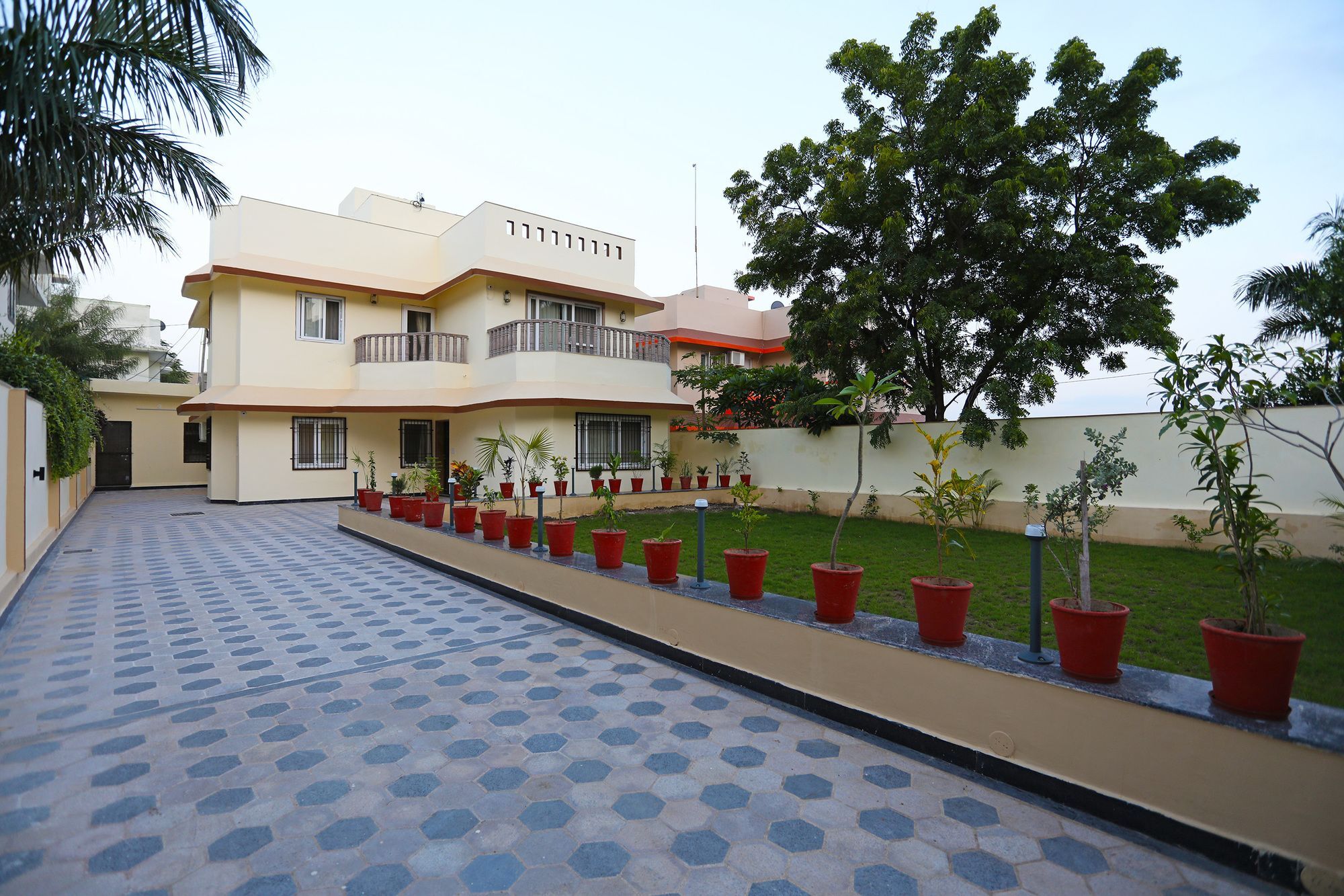Oyo 9428 Hill View Room Goverdhan Vilas อุเดเปอร์ ภายนอก รูปภาพ