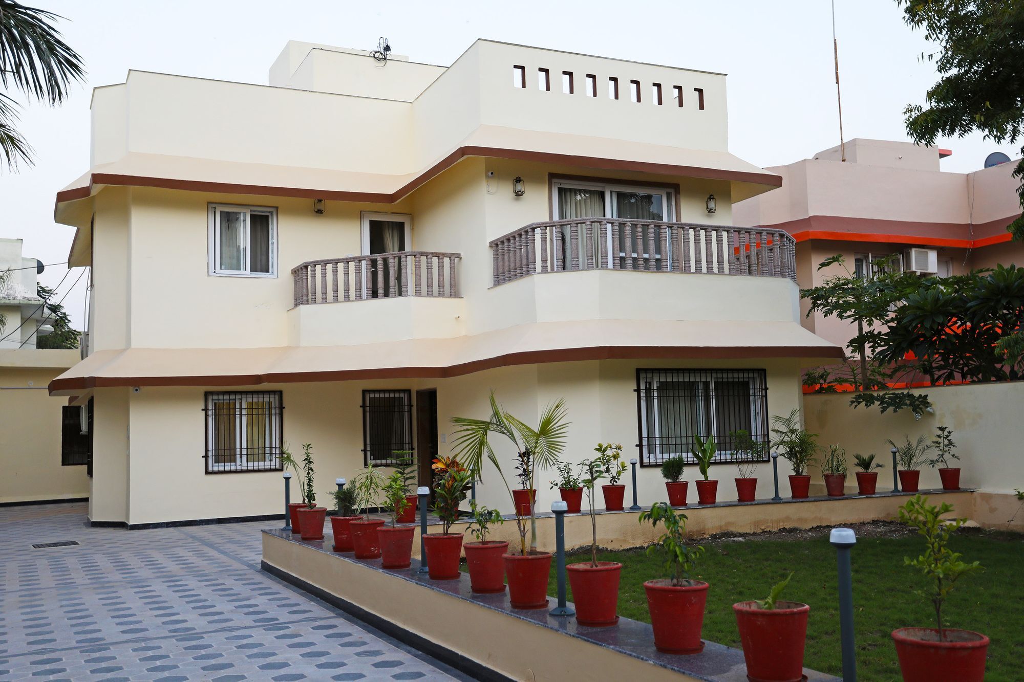 Oyo 9428 Hill View Room Goverdhan Vilas อุเดเปอร์ ภายนอก รูปภาพ